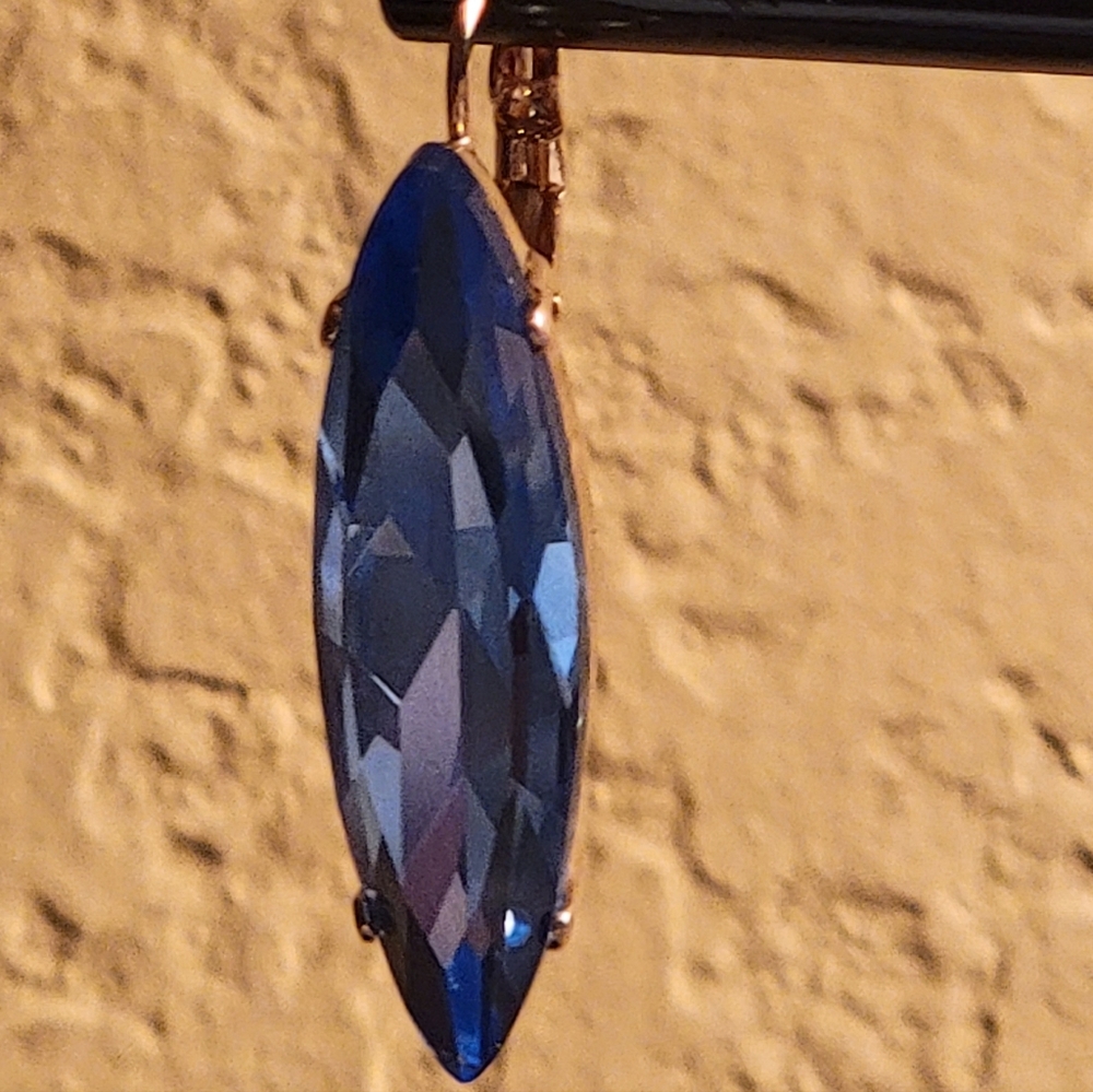 Blue sparkly Swarovski earrings - Picture 6 of 10